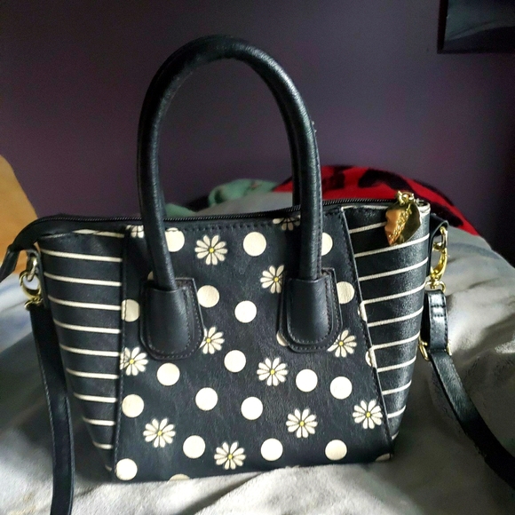 Adorable tiny Betsey Johnson purse! - Picture 4 of 4